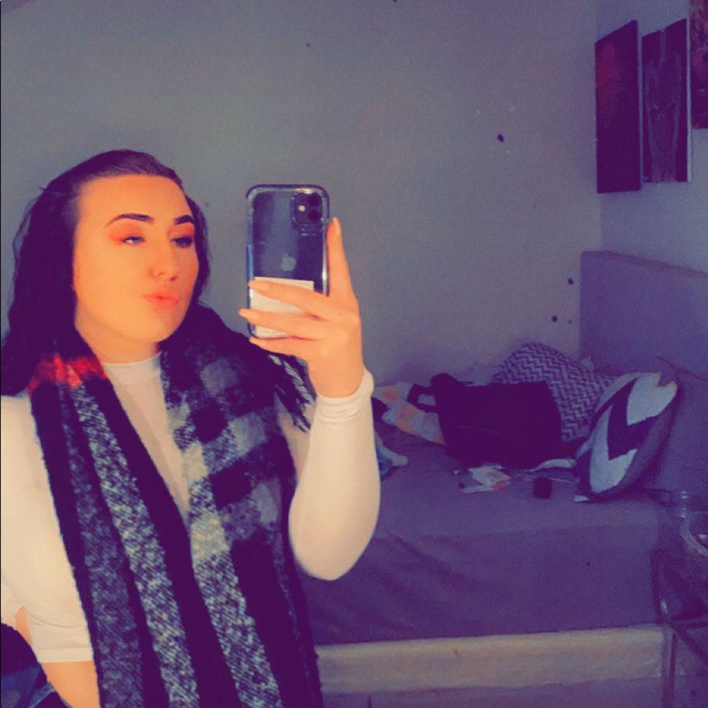 Meet your Posher, Brianna